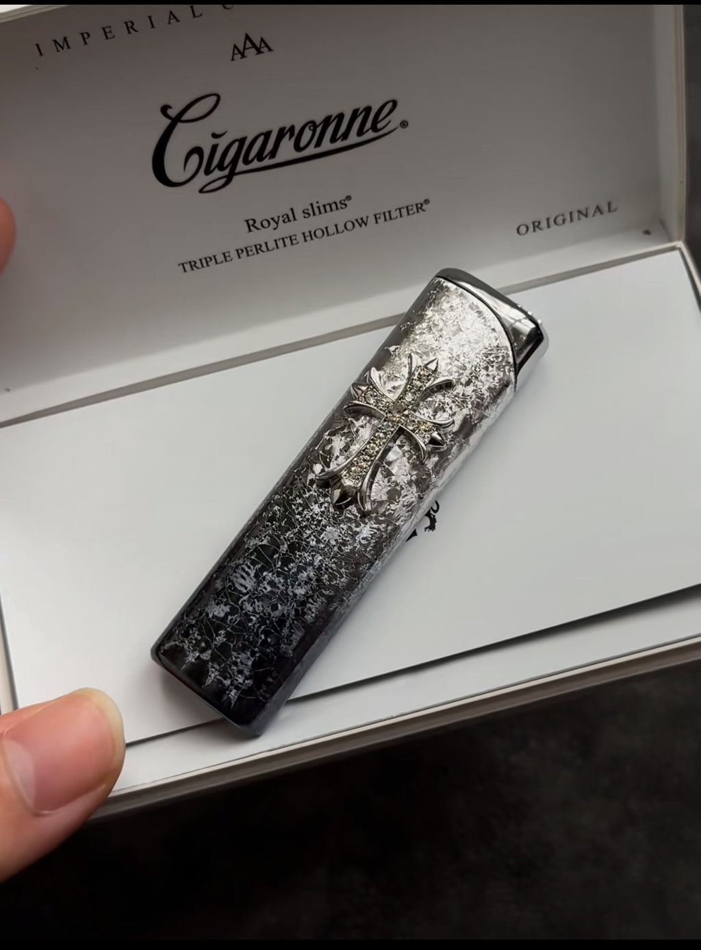 Accendino a croce 3D